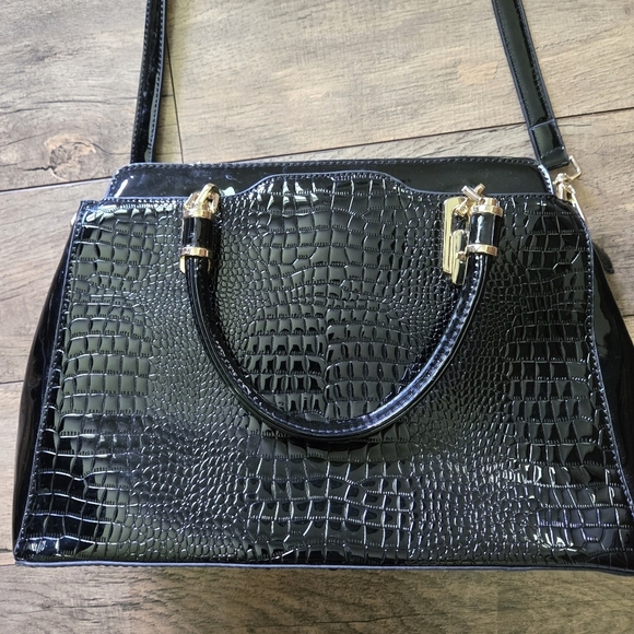 Elegant Black Crocodile-Embossed Women's Bag - Picture 2 of 9